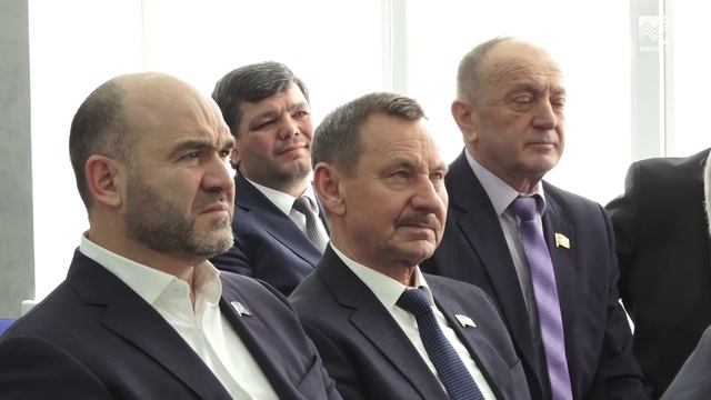 Парламентариев КЧР наградили за помощь участникам СВО и их семьям