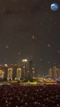 Впечатляющее зрелище: тысячи дронов возвращаются на базу после шоу