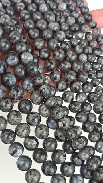 Бусины  клубничного кварца,  ларвикита и  риолита ( крокодиловой яшмы) в @charmbeads