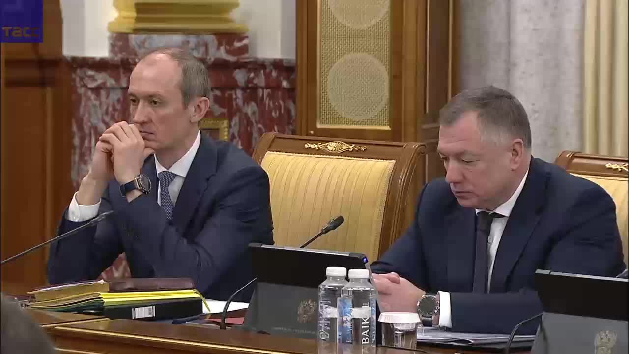 Мишустин проводит заседание Правительства РФ