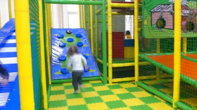 Дети 😍🎀❣️ИГРАЮТ в игрушки, дети на и💞🎁❣️гровой площадке , ВИДЕО ДЛЯ ДЕТЕЙ