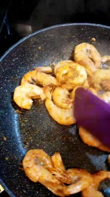 #friedshrimp#shorts Fried Shrimp With Dried Garlic In Olive Oil#shorts
