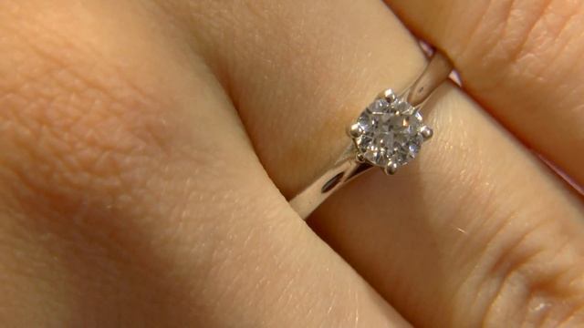 Classic Round Cut Diamond solitaire engagement ring SR1040