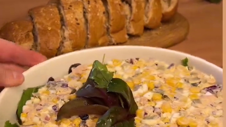 САЛАТ с тунцом...🥗🥫😋    Рецепт в описании ✍️