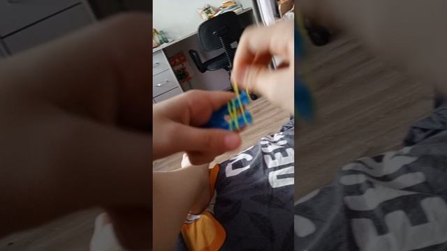 висюлька из резинок на рогатке