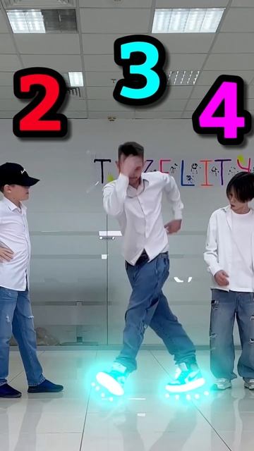 ШАФФЛ БАТТЛ WHO IS BEST DANCER ? NEON MODE ⭐️