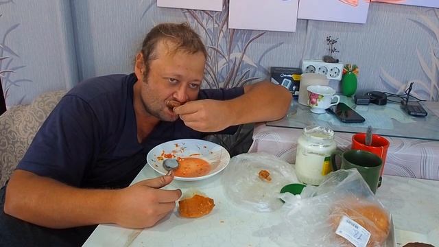 Объедаю родителей пенсионеров съедаю их последние запасы Я ни дня в жизни к 40 годам не работал