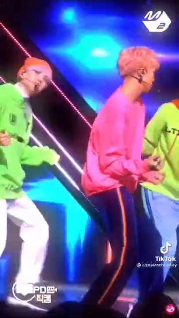 Will you ever forget abt this fancam of Namjoon in a pink sweatshirt?😭😩