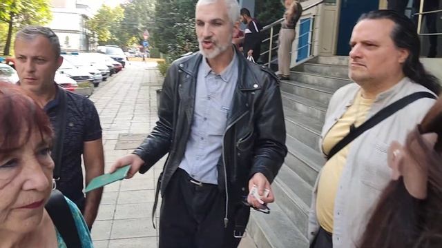 Трето РУ на СДВР в София отказва лична карта на хора без маски. 1-ва част