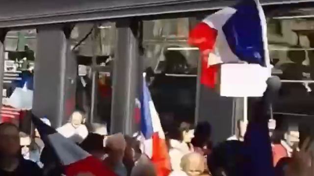 Париж  против  военных  поставок.