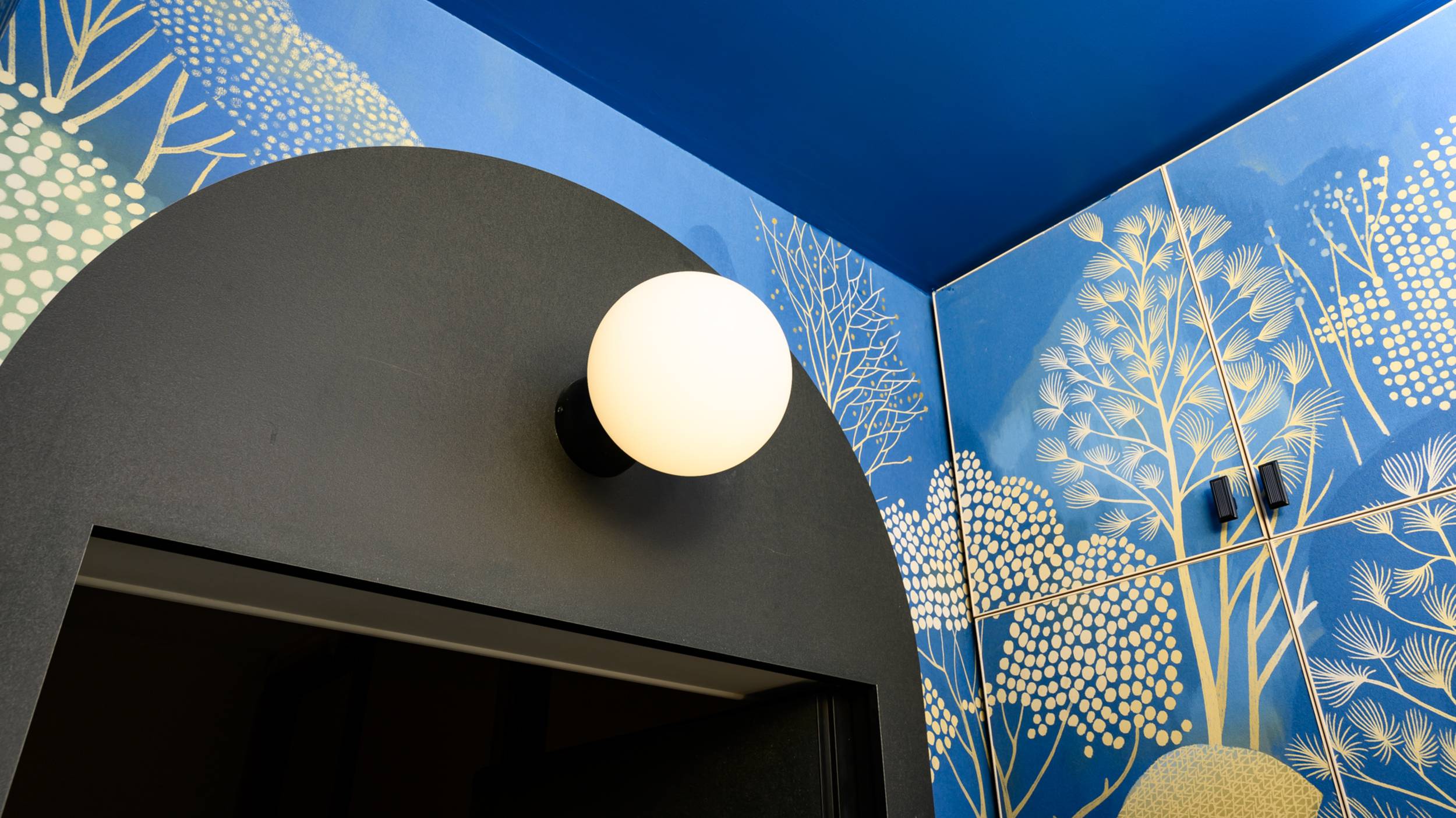 Светильники Bubble в проекте "Головокружительная гостиная"