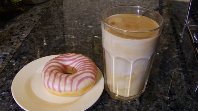 ВНЕЗАПНО... Кофе с пончиком! :)
