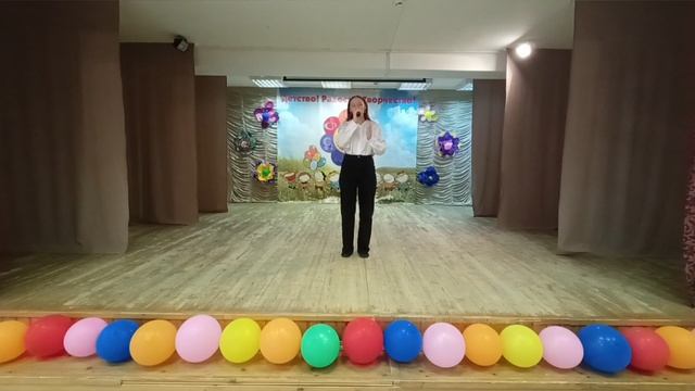 Дарья Чистякова с песней "Девчонка поет для солдат"