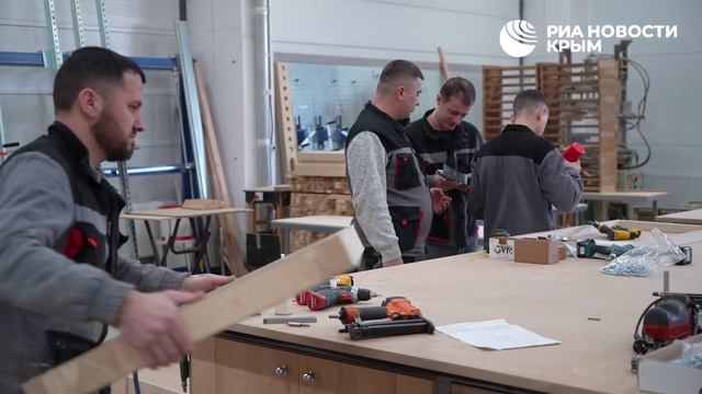 В Крыму производят аналог импортной мебели из экзотического дерева