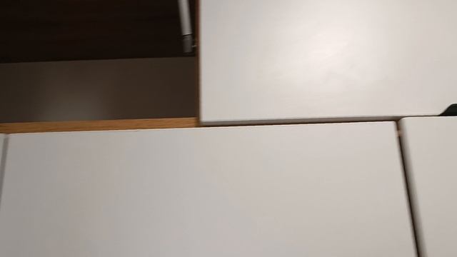 Прихожая до потолка с антресолью