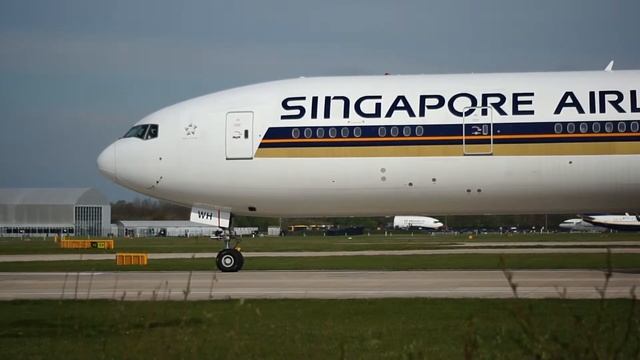 Boeing 777 Manchester take off HQ