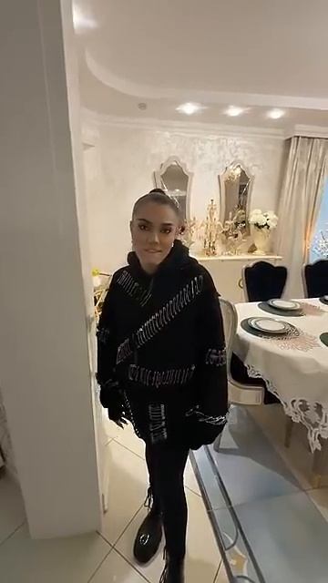 Turul Casei Lui Adi Minune Cu Carmen!
