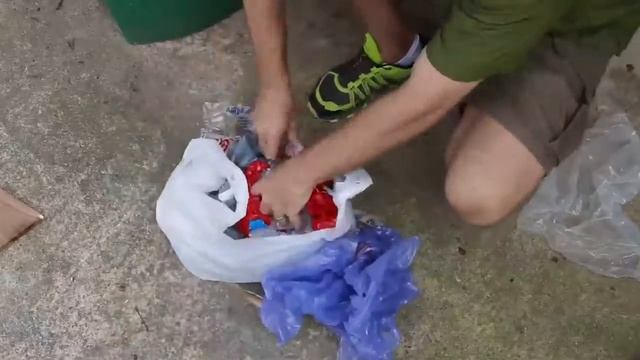 How to Recycle Plastic Shopping Bags | 26 Second Green