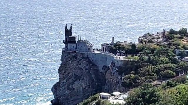 "Ласточкино гнездо" над Чёрным морем.