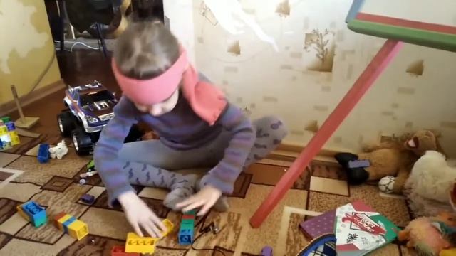 Вероника отрабатывает приемы каратэ 👊