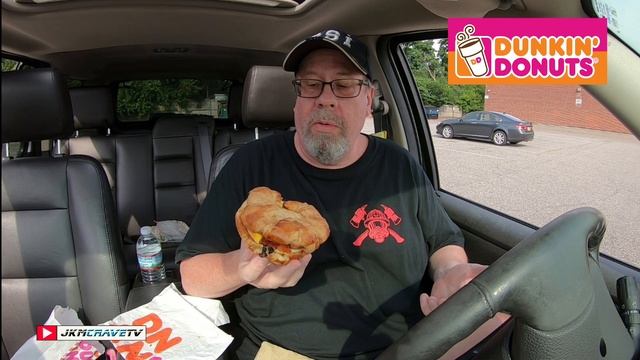 Dunkin'® | Sweet BBQ Bacon Breakfast Sandwich 🥚🥓🧀 | Taste Test & Review | JKMCraveTV