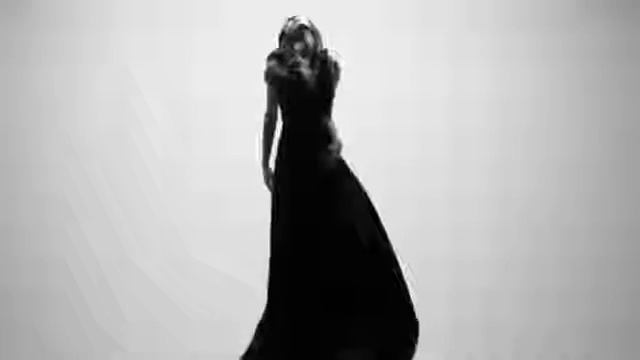 Реклама духов Givenchy Dahlia Noir