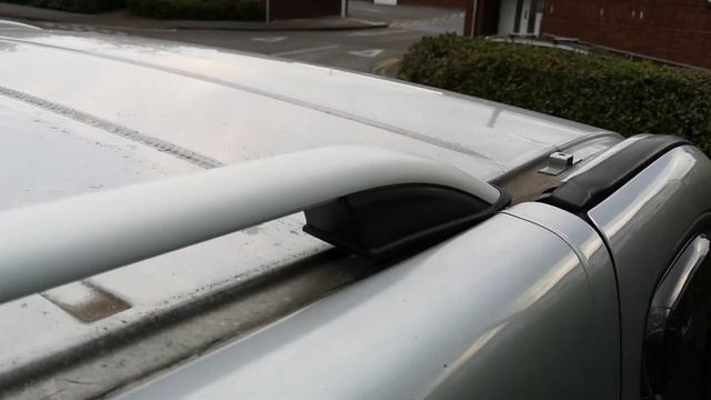 Vivaro / Trafic / Interstar Rubbish Universal Roof Bars