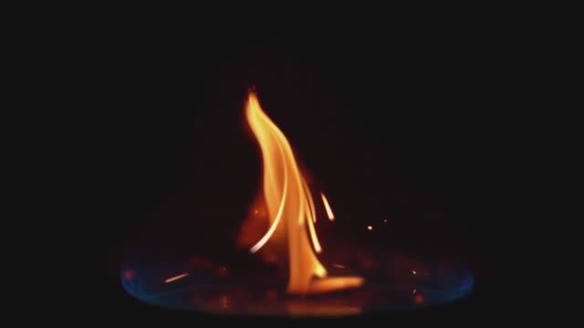 BONTEL: "Do you like looking at fire?" // BONTEL: презентационный ролик «Любишь смотреть на огонь?»