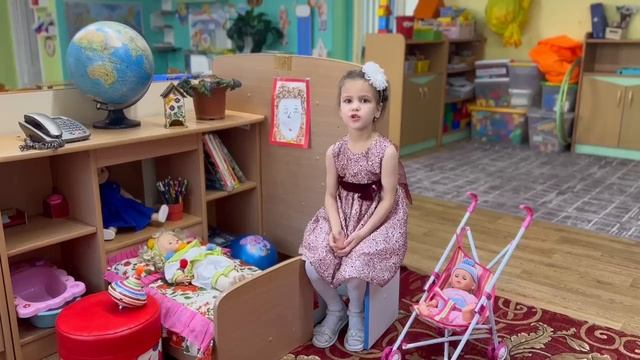 "Посидим в тишине" (автор: Е. Благинина), Читает: Коржавина Алена, 6 лет