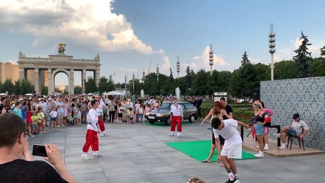 Учимся танцевать брейк