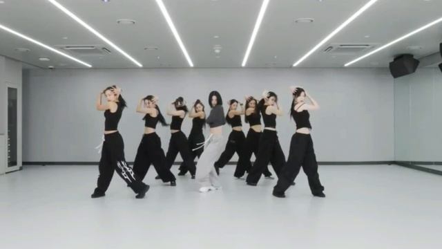 YEJI - "Air" Dance Practice mirrored