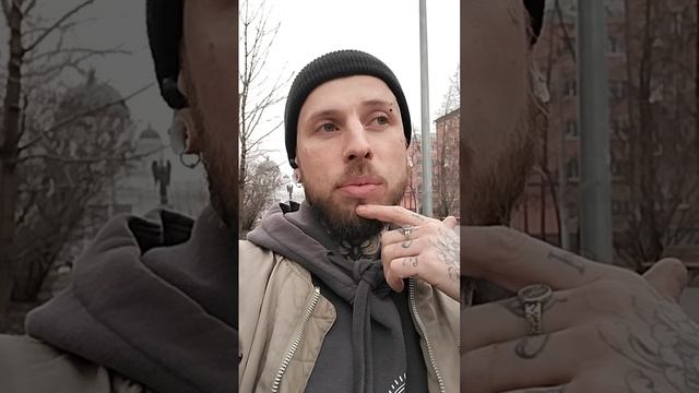 Расколол черепушку