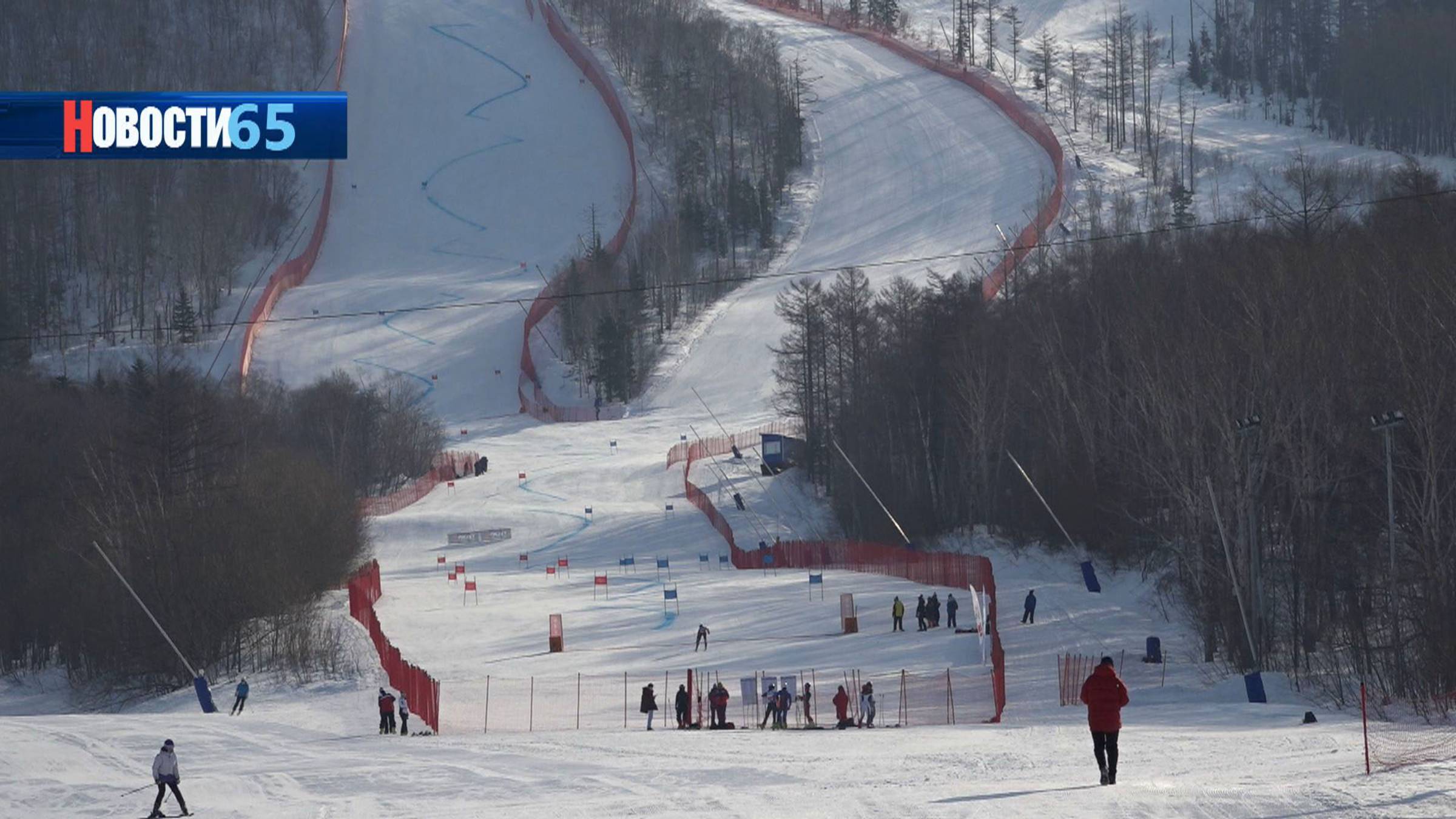 Спортсмены из 17 регионов. Кубок и первенство России по горным лыжам проходят на островных склонах