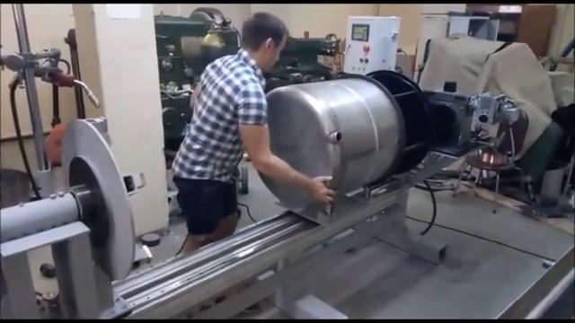 Установка для сварки сосудов варочных ТОМ-85 (сварочный вращатель)