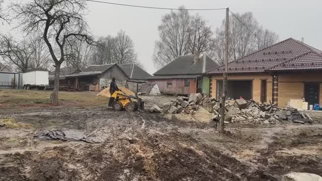 Решаем вопросы со столешницей. Подготовка к ремонту продолжается. Все переносим на новые места.