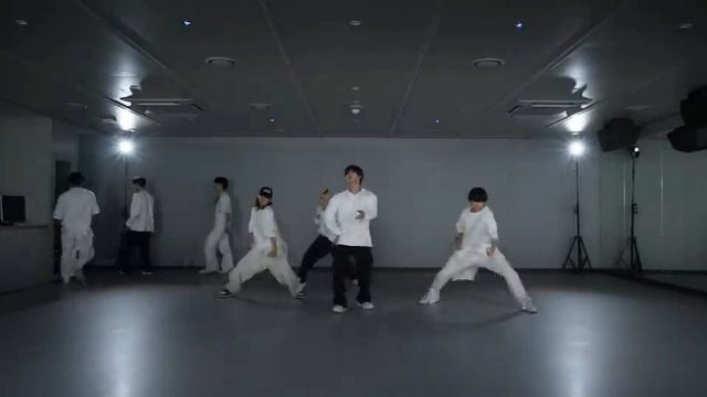 Stray Kids - "Walkin On Water" Dance practice mirrored