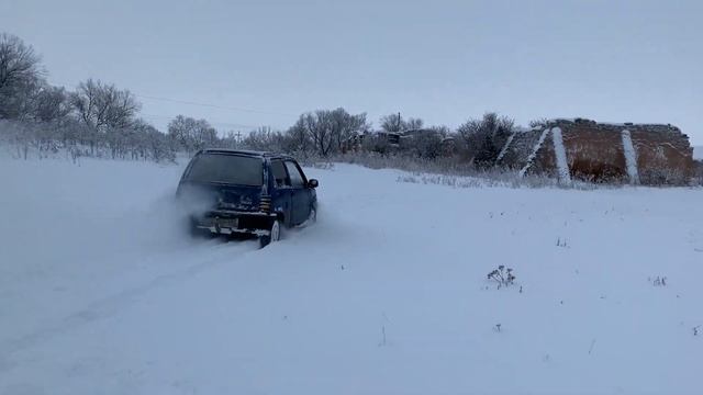 Пробиваем Дорогу На Оке | charcoal | Russia