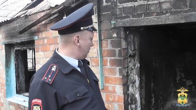 В Ейске полицейский спас на пожаре человека