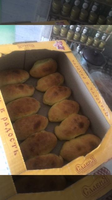 Очередная партия пирожков с капустой от нашего Тестодела Татьяны готовы 😋,спасибо Танечка .mp4