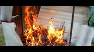 Разжигаем огонь и готовим Шашлык на углях | We kindle a fire and cook barbecue on coals