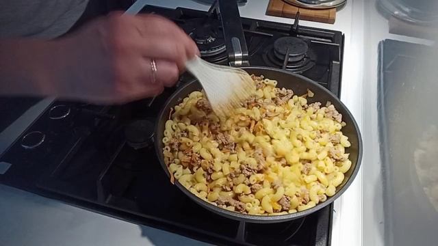 Только макароны по-флотски приготовила)) Днём меня тааак скрутило 😵💫