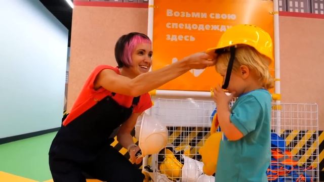Маша Капуки объясняет игрушкам правила дорожного движения! Видео для детей про машинки