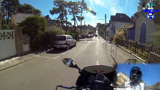 MA COPINE CONDUIT UNE MOTO POUR LA 1ERE FOIS!