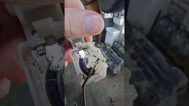 LC150 3.0 370т.км. Замена датчика топлива. Стёрлись контакты.