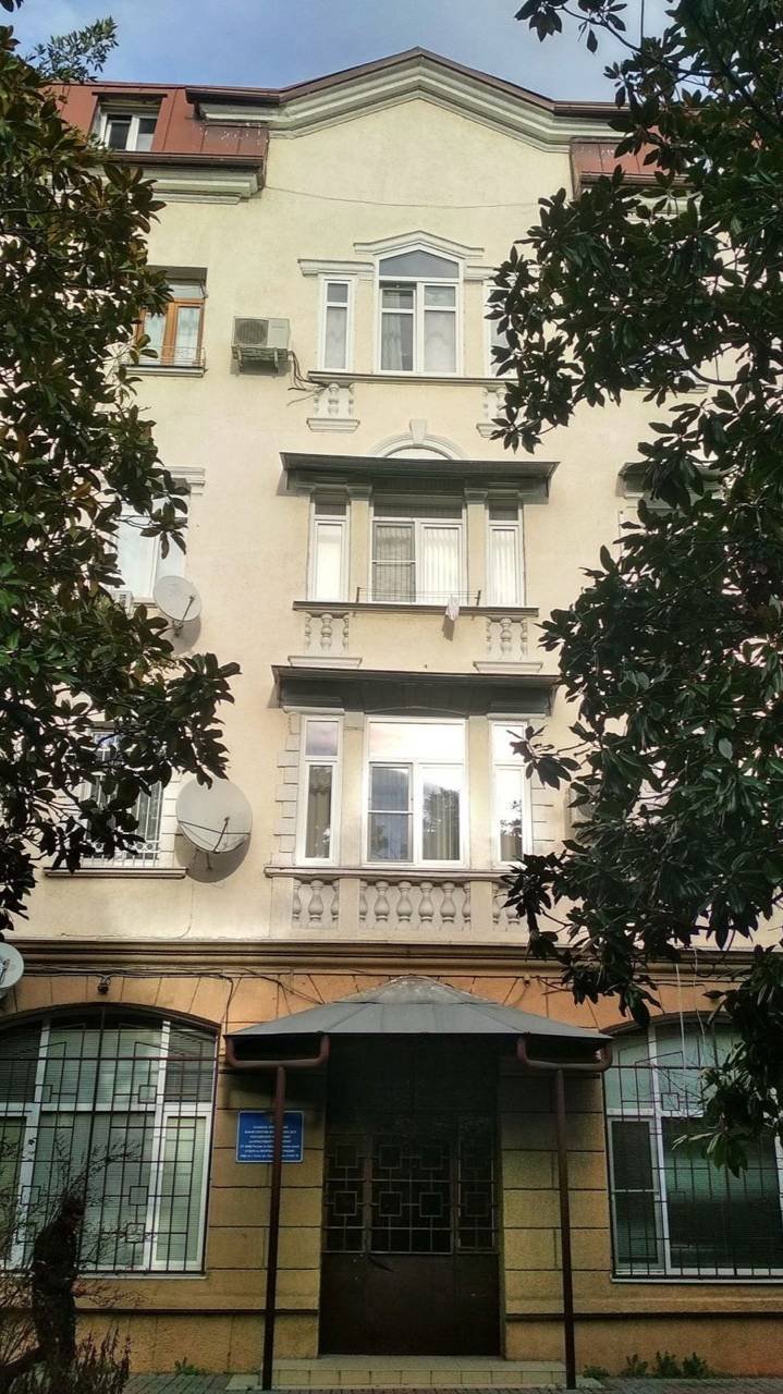 В продаже квартира. Сочи,Красноармейская 16. Трехкомнатная квартира.