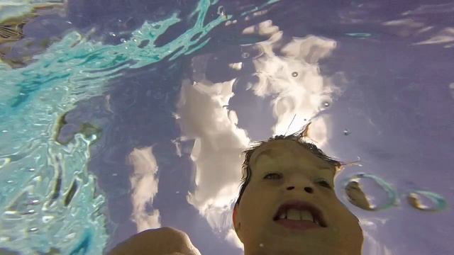 UNDER WATER WITH MY DADS GOPRO ps  i got one to XD