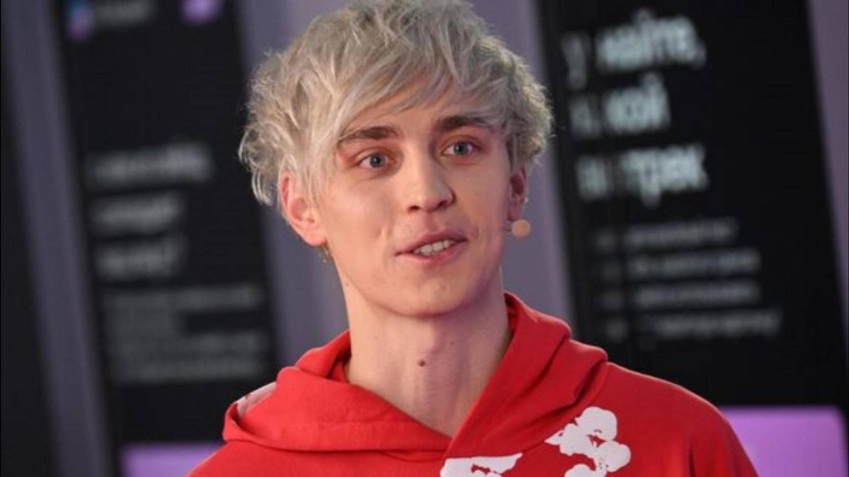 Влад A4 банкротит свой бизнес в РФ на фоне исков на 40 млн рублей