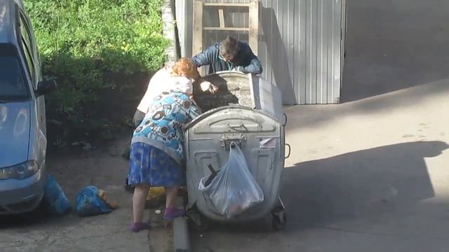 Город Липецк, мусорка возле магазина “Пятерочка“