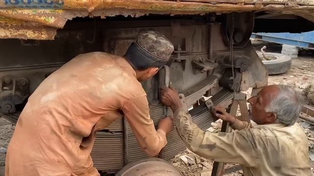 Аварийный Механический Ремонт и Реставрация 3 Ржавых и Аварийных грузовиков