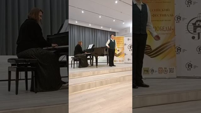 Шёл солдат